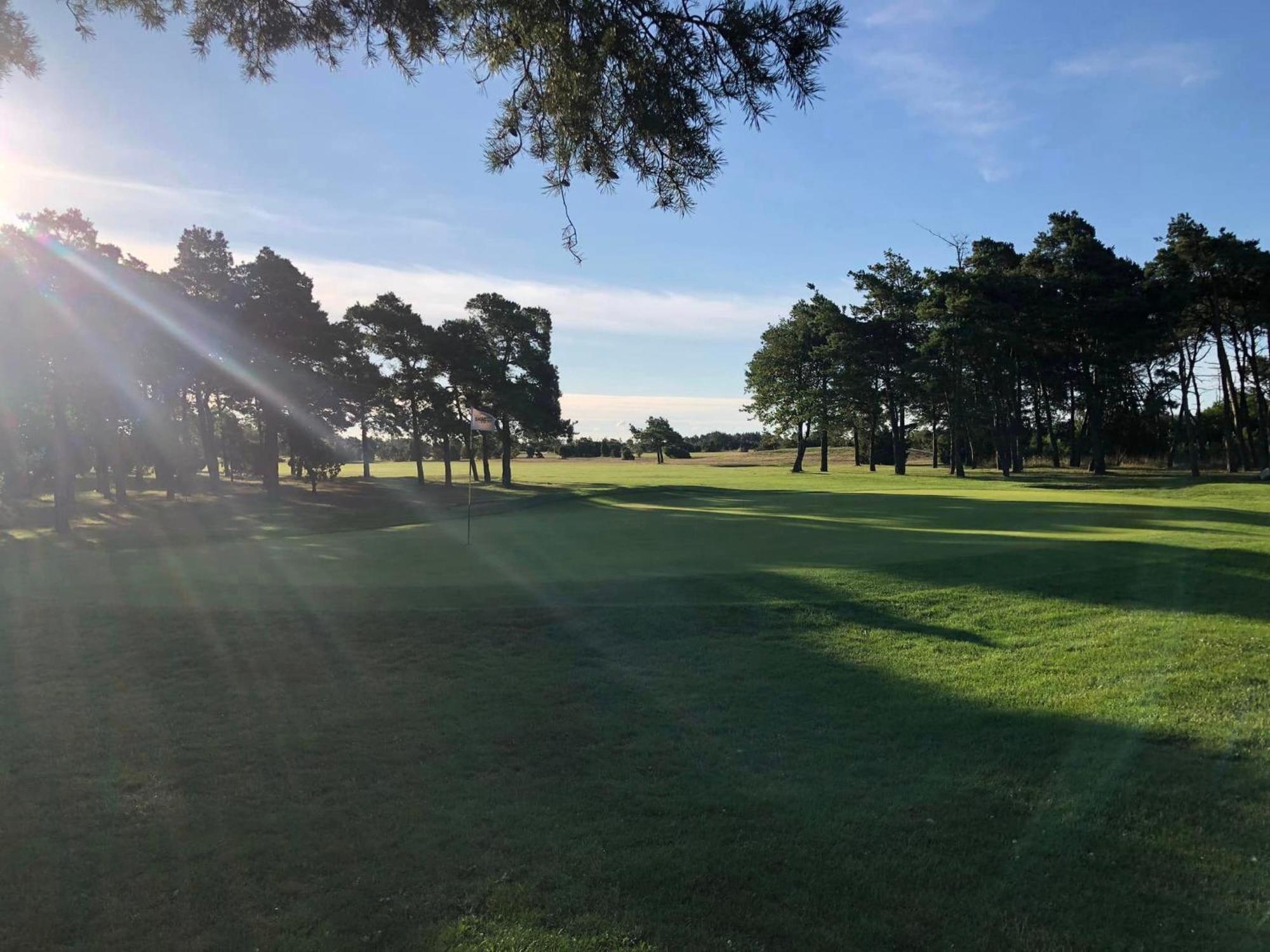 Отель Naer Golfklubb Stugbyn Ljugarn Экстерьер фото