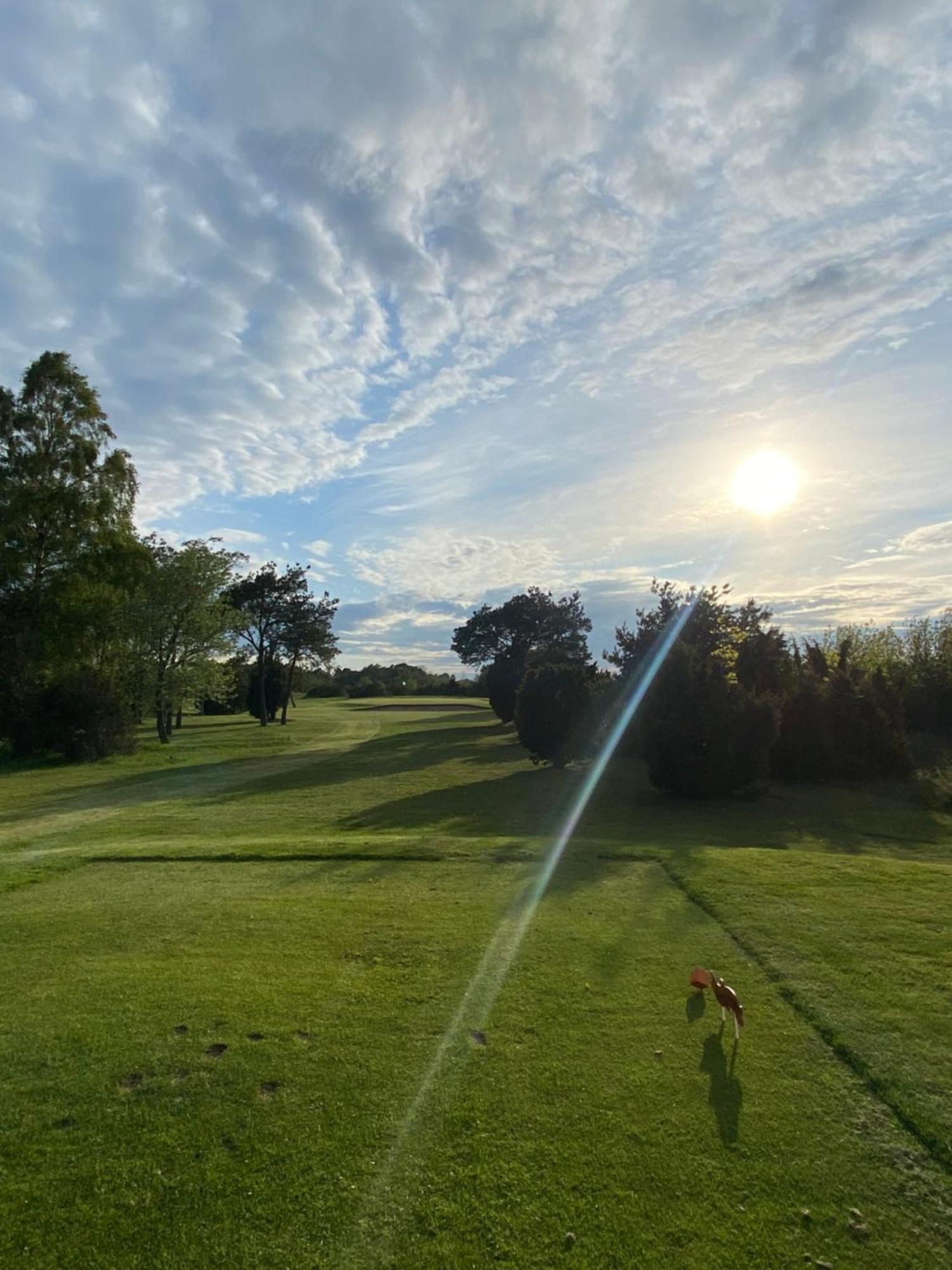 Отель Naer Golfklubb Stugbyn Ljugarn Экстерьер фото