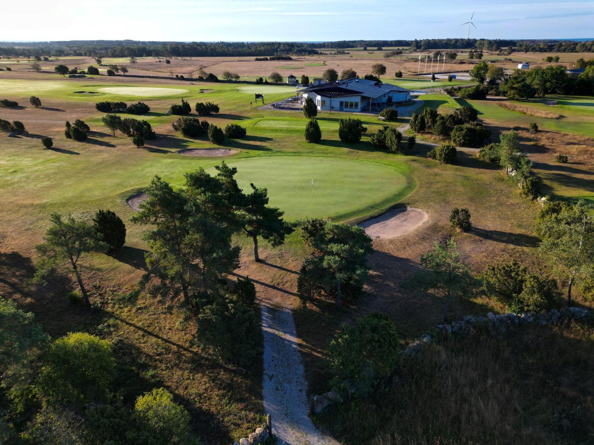 Отель Naer Golfklubb Stugbyn Ljugarn Экстерьер фото